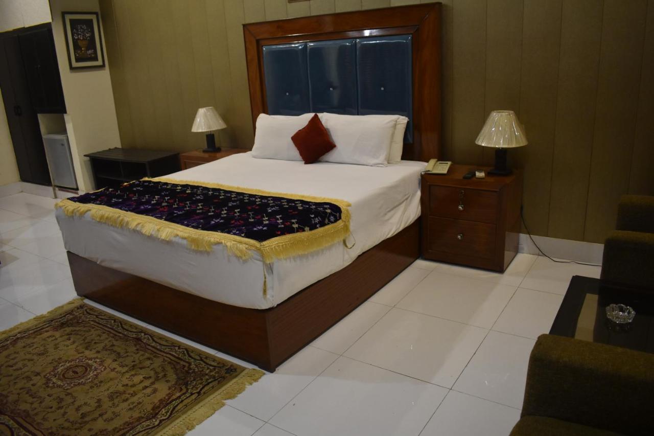 Hotel Royal Palace Rawalpindi Bagian luar foto