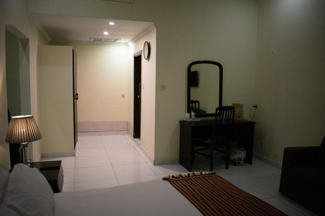 Hotel Royal Palace Rawalpindi Bagian luar foto