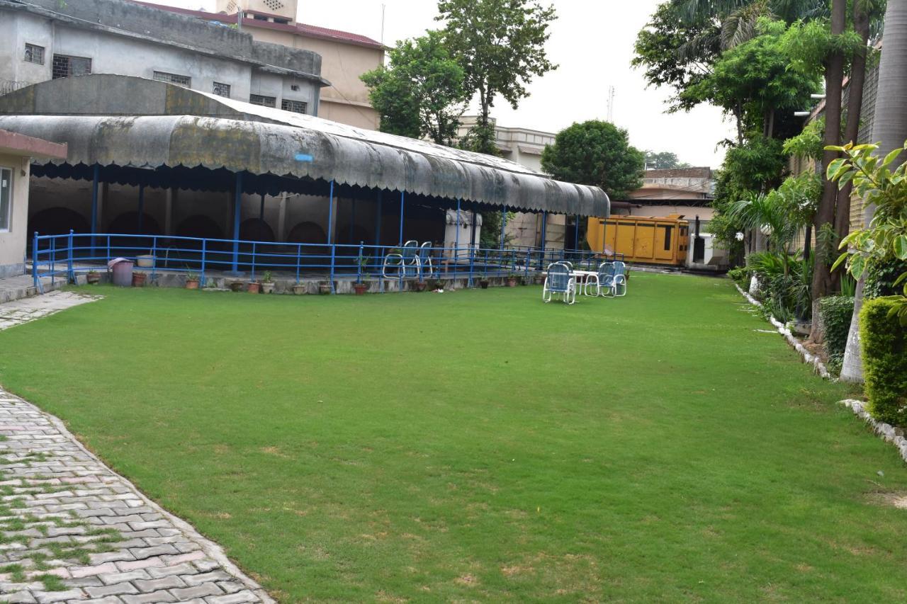 Hotel Royal Palace Rawalpindi Bagian luar foto