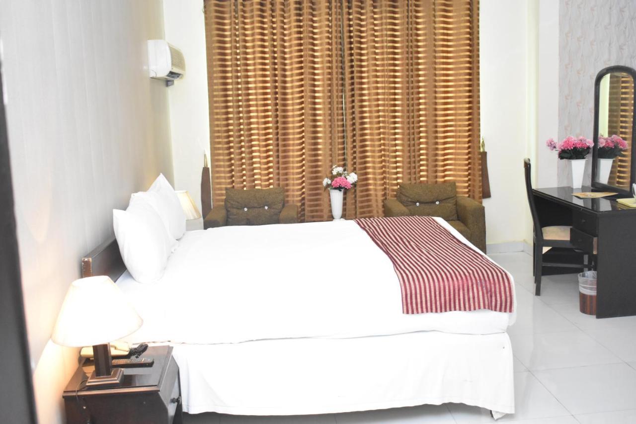 Hotel Royal Palace Rawalpindi Bagian luar foto
