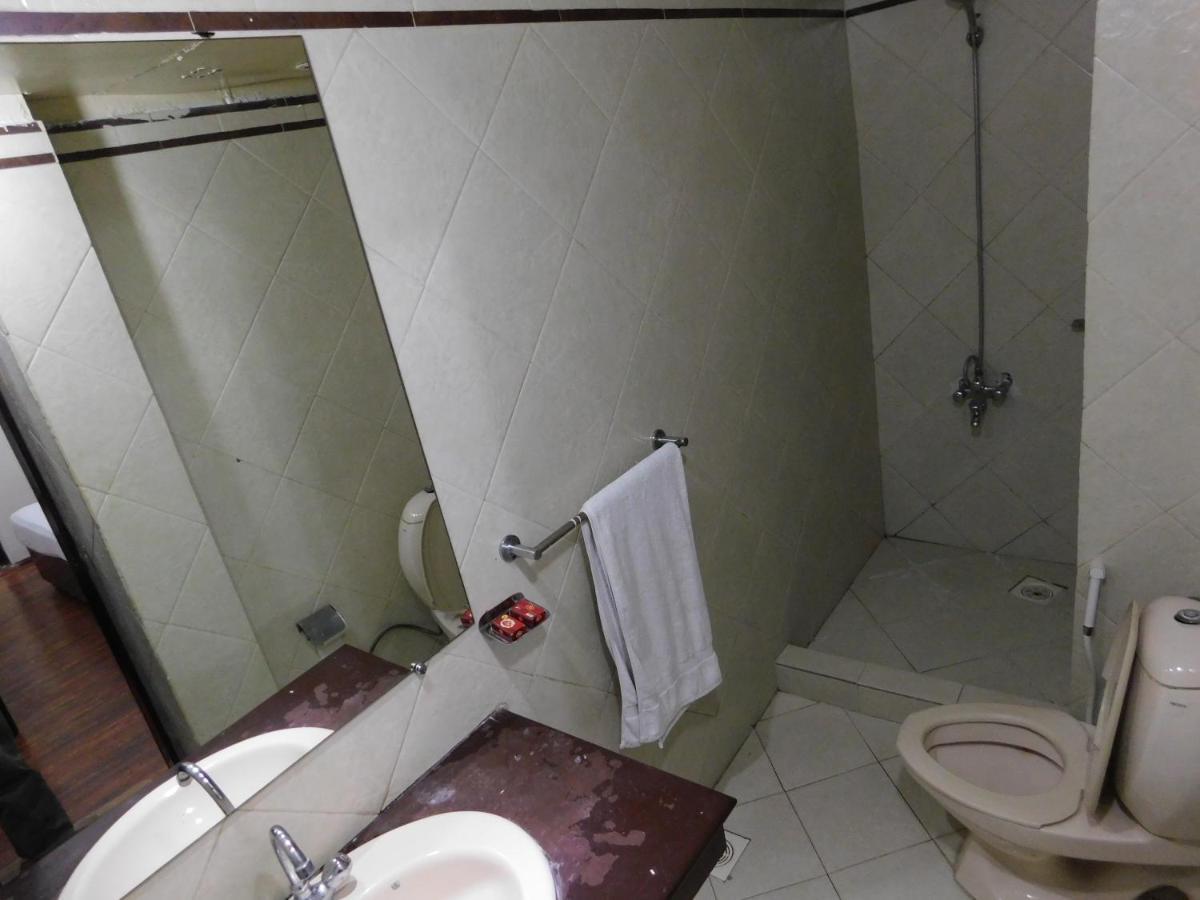 Hotel Royal Palace Rawalpindi Bagian luar foto